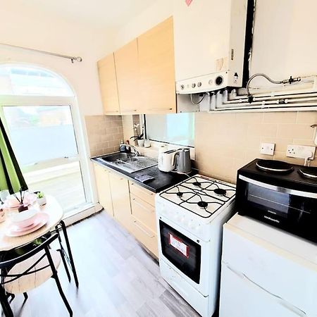 One Bedroom Apartment With A Terrace In Angel London Eksteriør billede